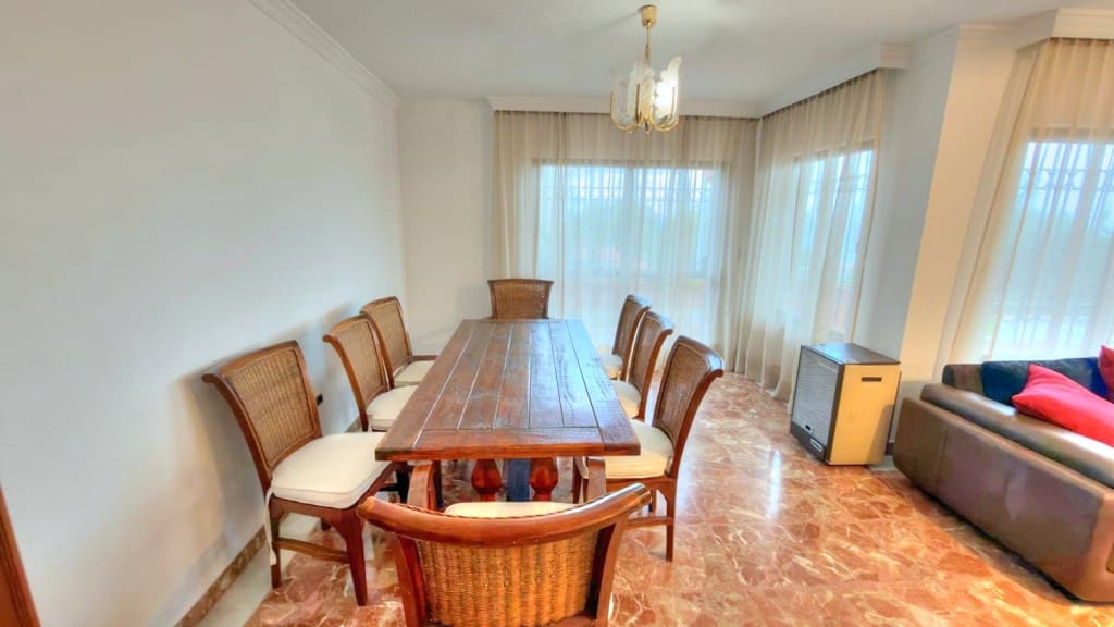 Chalet de 2 habitaciones en Benajarafe en alquiler con piscina garaje - 2.000 € (Ref: 9598610)