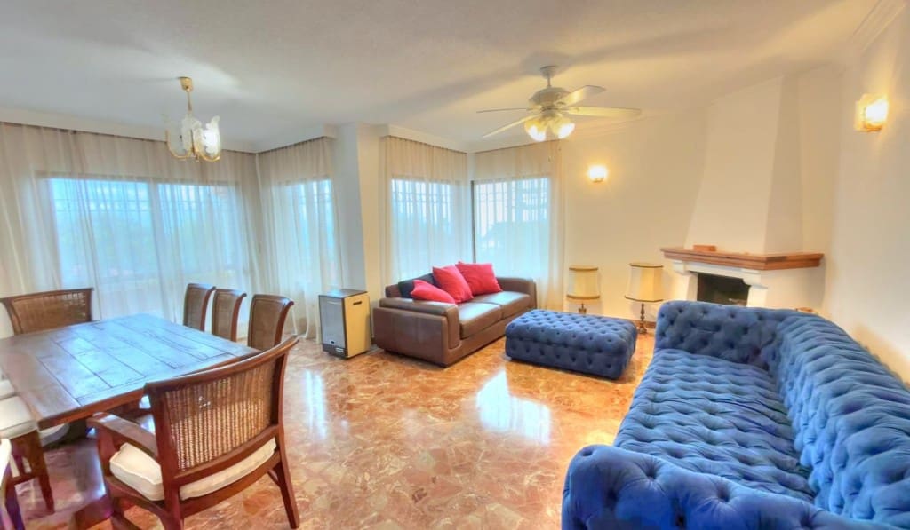 Chalet de 2 habitaciones en Benajarafe en alquiler con piscina garaje - 2.000 € (Ref: 9598610)