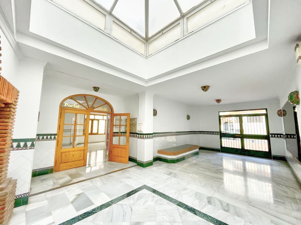 3 bedroom Flat for sale in Velez-Malaga - € 235,000 (Ref: 9604545)
