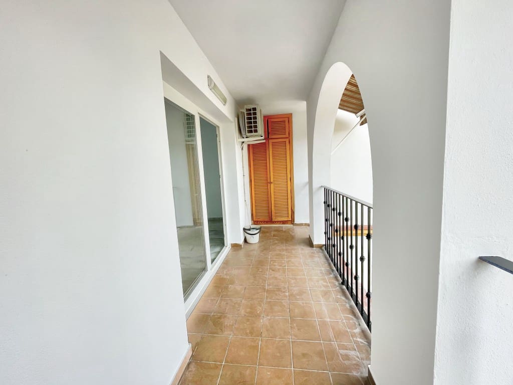 3 bedroom Flat for sale in Velez-Malaga - € 235,000 (Ref: 9604545)