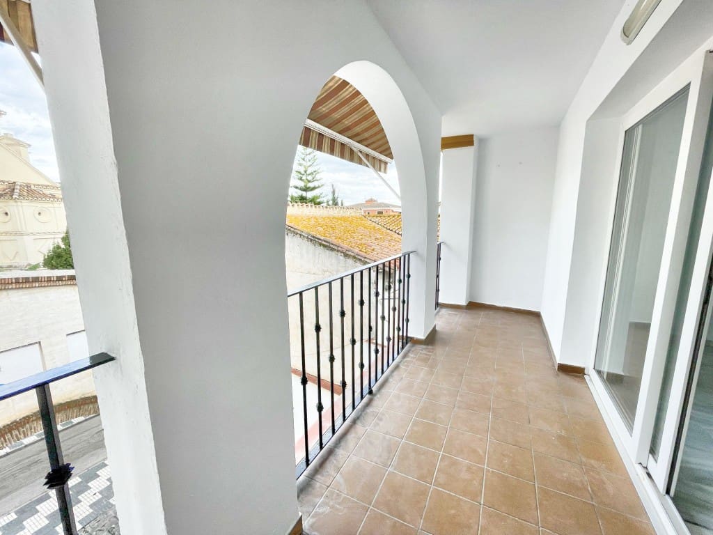 3 bedroom Flat for sale in Velez-Malaga - € 235,000 (Ref: 9604545)