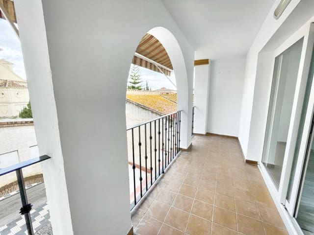 3 bedroom Flat for sale in Vélez-Málaga - € 235,000 (Ref: 9604545)