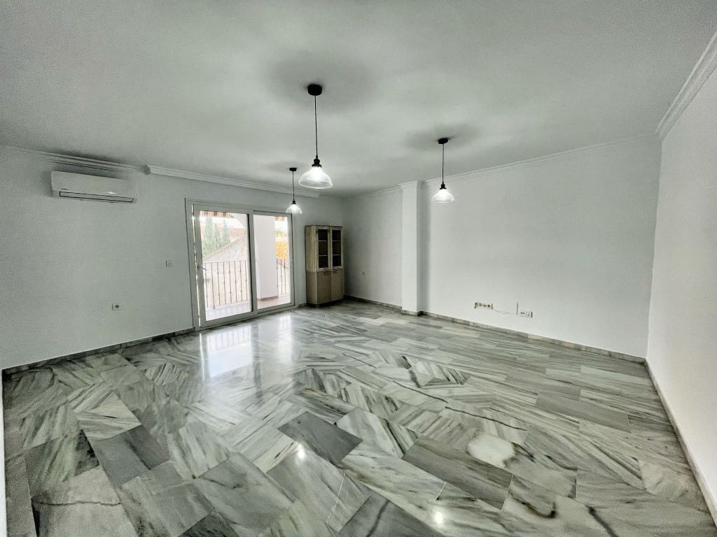 3 bedroom Flat for sale in Velez-Malaga - € 235,000 (Ref: 9604545)