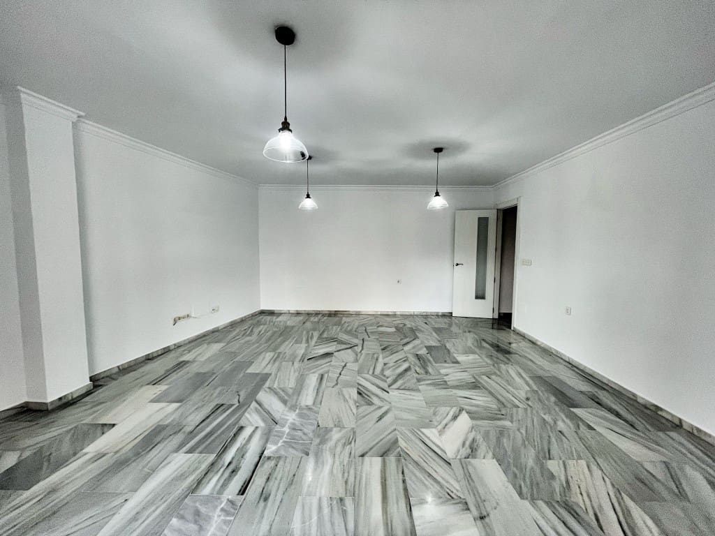 3 bedroom Flat for sale in Velez-Malaga - € 235,000 (Ref: 9604545)