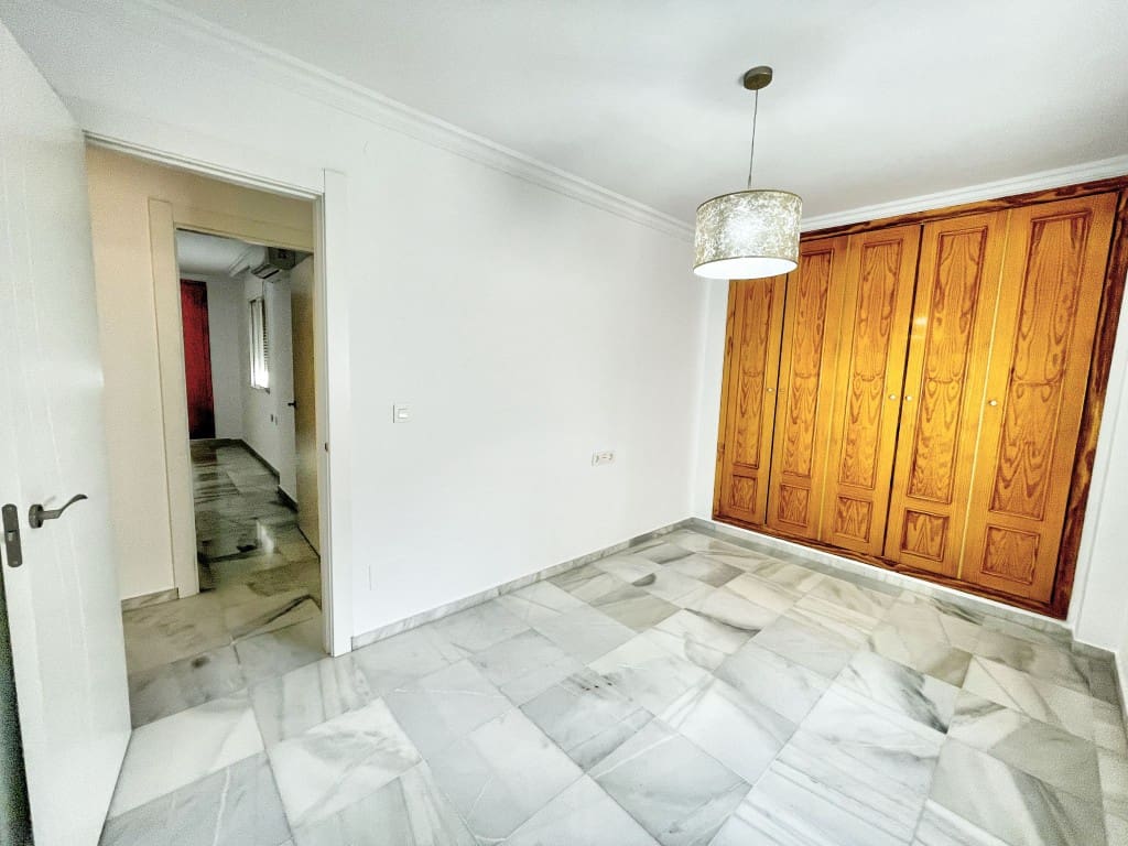 3 bedroom Flat for sale in Velez-Malaga - € 235,000 (Ref: 9604545)