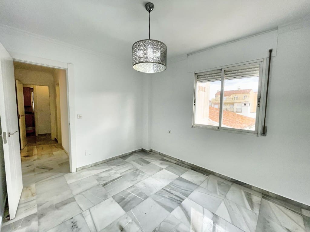 3 bedroom Flat for sale in Velez-Malaga - € 235,000 (Ref: 9604545)