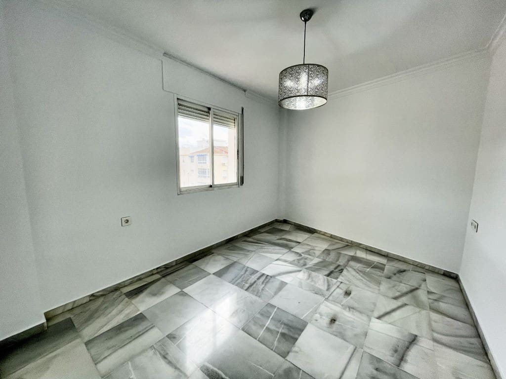 3 bedroom Flat for sale in Velez-Malaga - € 235,000 (Ref: 9604545)