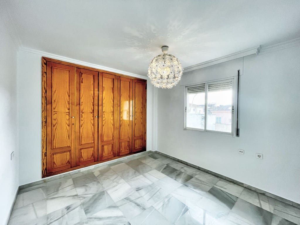 3 bedroom Flat for sale in Velez-Malaga - € 235,000 (Ref: 9604545)