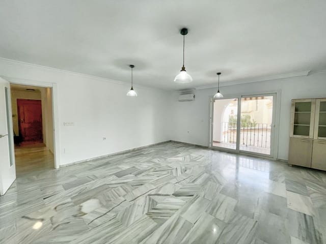 3 bedroom Flat for sale in Vélez-Málaga - € 235,000 (Ref: 9604545)