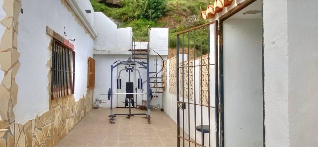 3 bedroom Semi-detached Villa for sale in Benajarafe - € 250,000 (Ref: 9665780)