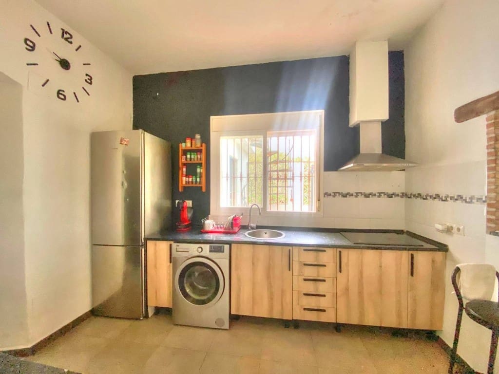 3 bedroom Semi-detached Villa for sale in Benajarafe - € 250,000 (Ref: 9665780)