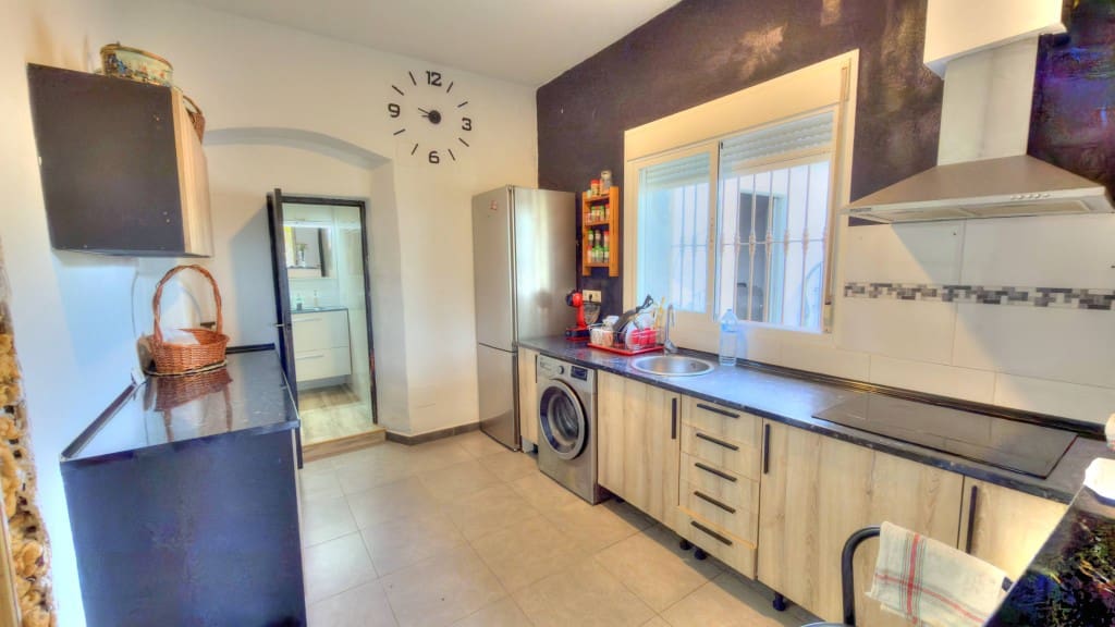 3 bedroom Semi-detached Villa for sale in Benajarafe - € 250,000 (Ref: 9665780)
