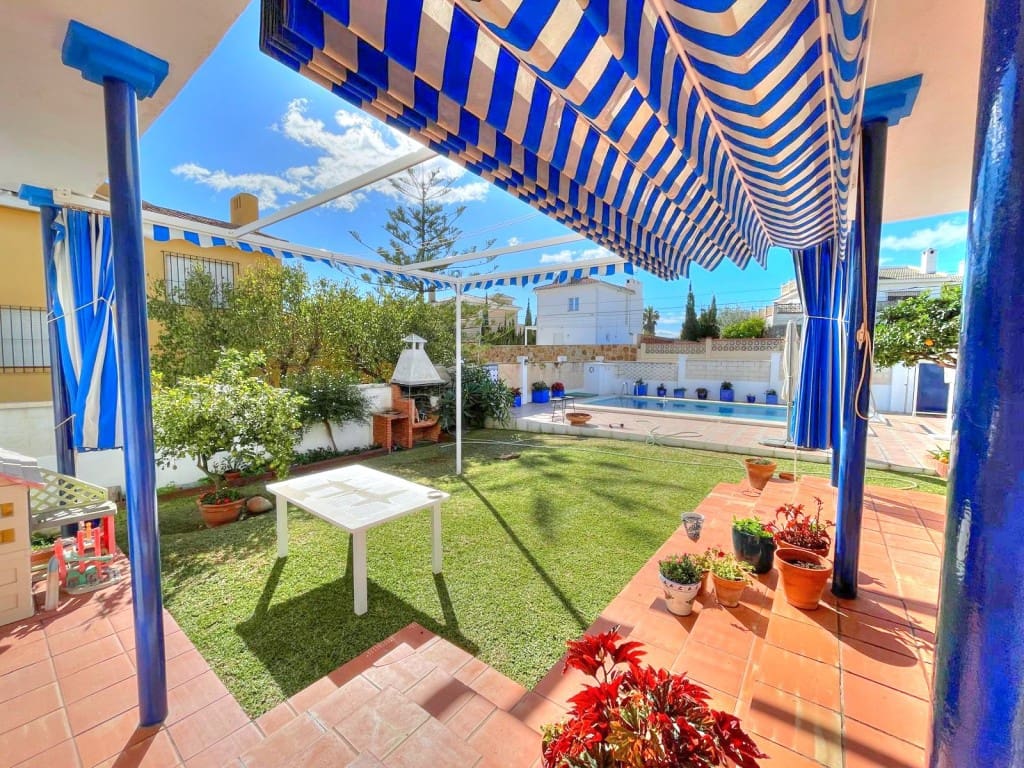 3 slaapkamer Villa te koop in Chilches met zwembad garage - € 675.000 (Ref: 9665781)