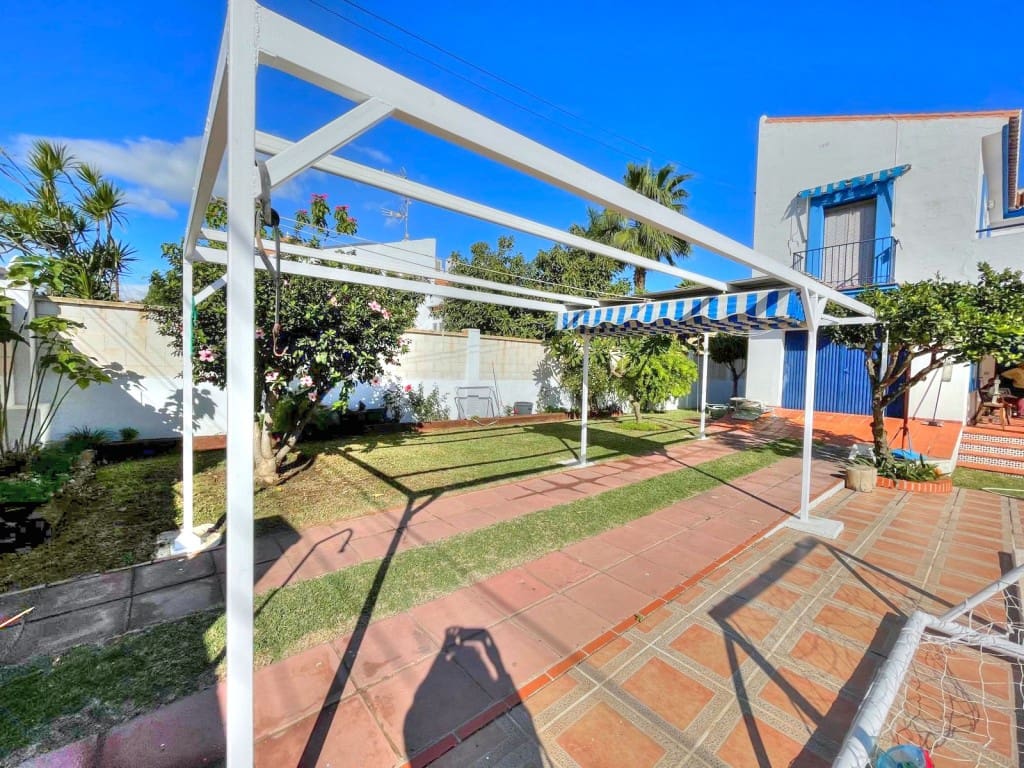 3 slaapkamer Villa te koop in Chilches met zwembad garage - € 675.000 (Ref: 9665781)