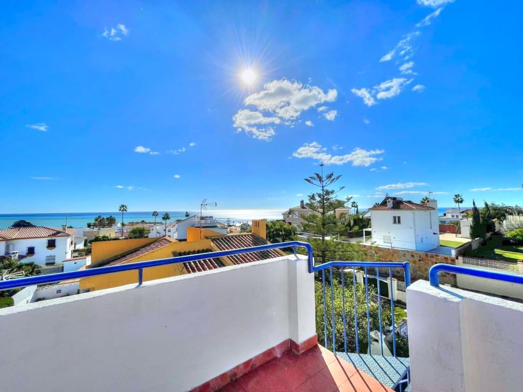 4 bedroom Villa for sale in Chilches with pool garage - € 675,000 (Ref: 9665781)