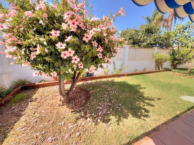 4 bedroom Villa for sale in Chilches, Vélez-Málaga with pool garage - € 675,000 (Ref: 9665781)