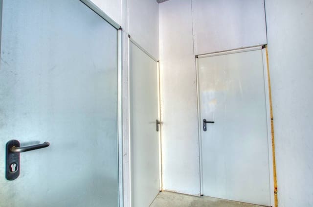 Erhverv til salg i Vélez-Málaga med garage - € 230.000 (Ref: 9689965)