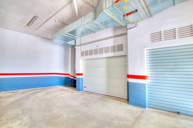 Erhverv til salg i Vélez-Málaga med garage - € 230.000 (Ref: 9689965)