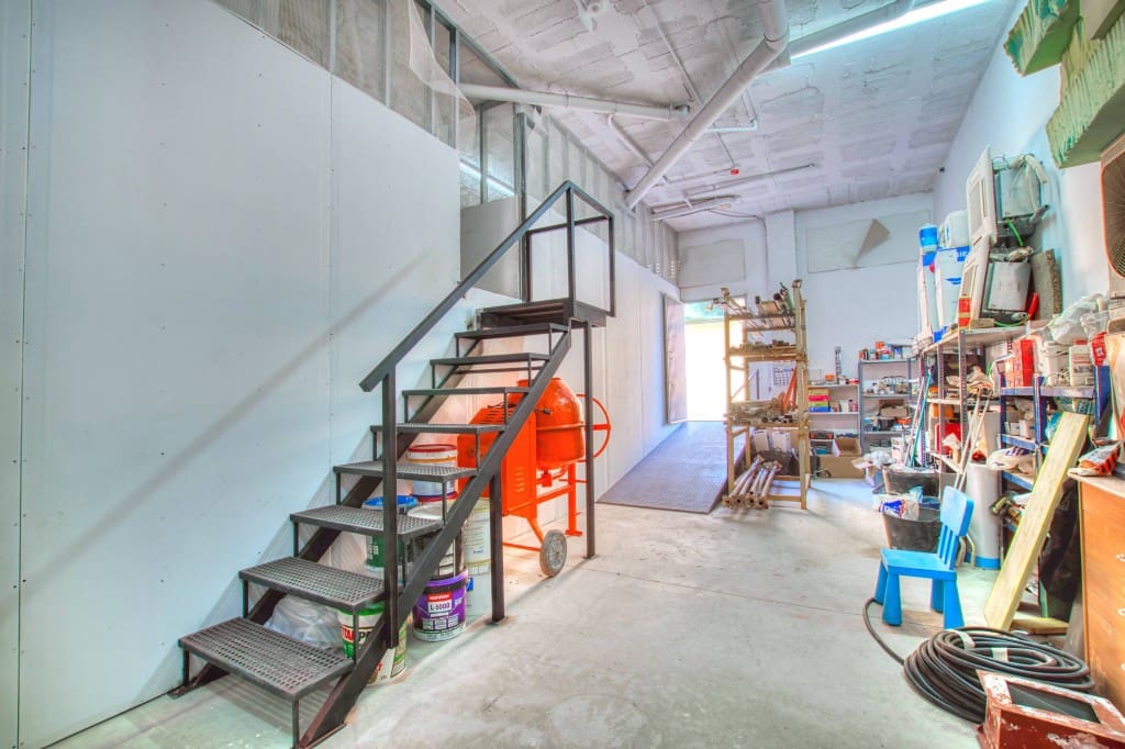 Erhverv til salg i Velez-Malaga med garage - € 230.000 (Ref: 9689965)