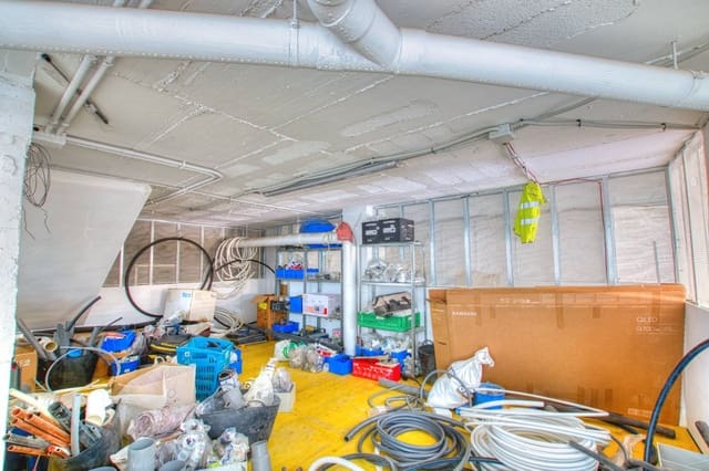 Erhverv til salg i Vélez-Málaga med garage - € 230.000 (Ref: 9689965)