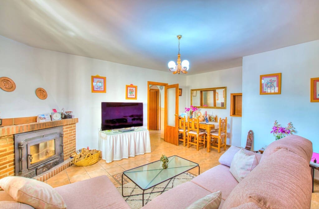 4 bedroom Finca/Country House for sale in Alcaucin with pool - € 375,000 (Ref: 9770337)