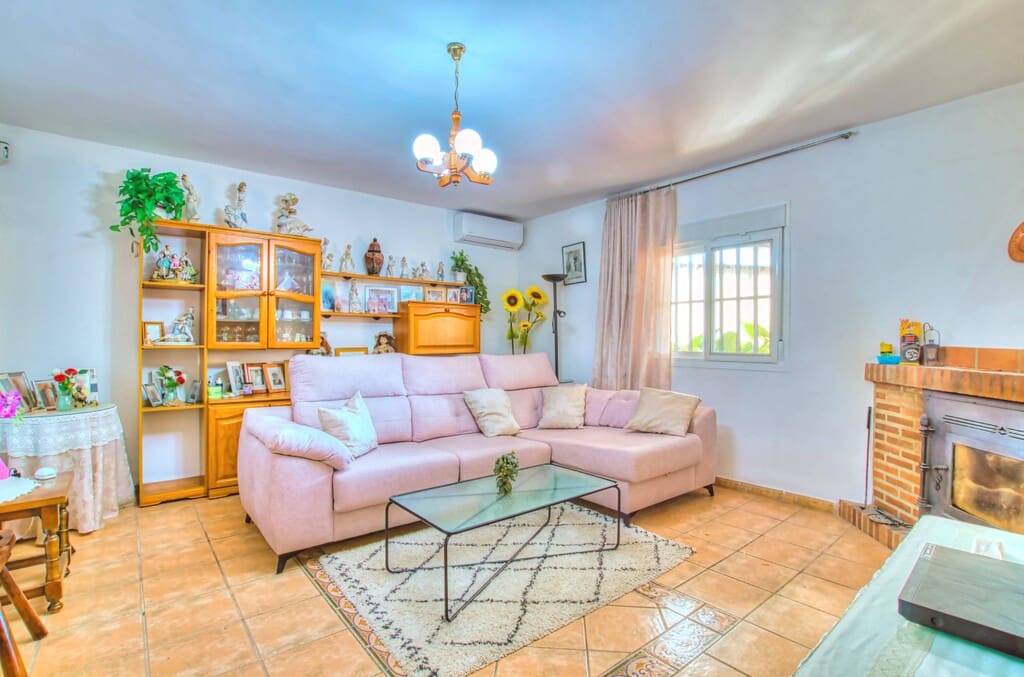 4 bedroom Finca/Country House for sale in Alcaucin with pool - € 375,000 (Ref: 9770337)