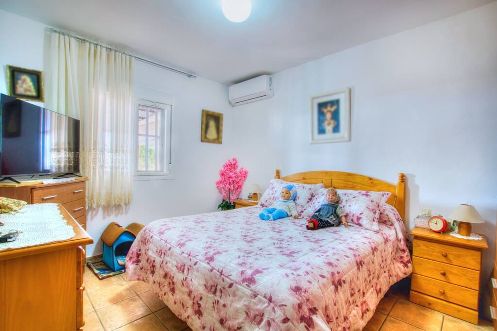 4 bedroom Finca/Country House for sale in Alcaucin with pool - € 375,000 (Ref: 9770337)