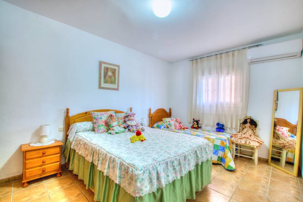 4 bedroom Finca/Country House for sale in Alcaucin with pool - € 375,000 (Ref: 9770337)