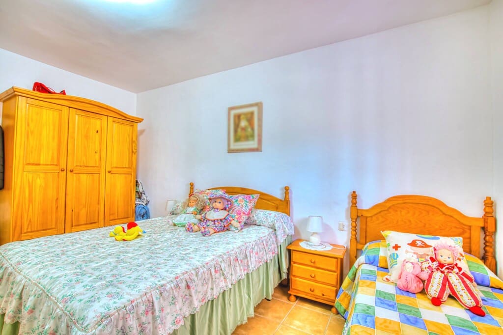 4 bedroom Finca/Country House for sale in Alcaucin with pool - € 375,000 (Ref: 9770337)