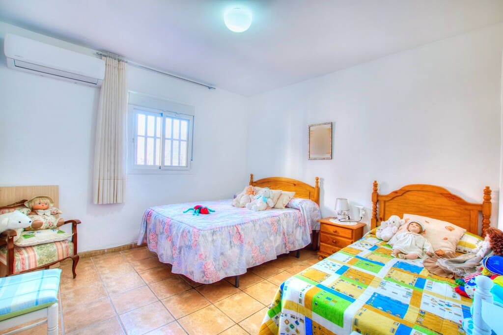 4 bedroom Finca/Country House for sale in Alcaucin with pool - € 375,000 (Ref: 9770337)