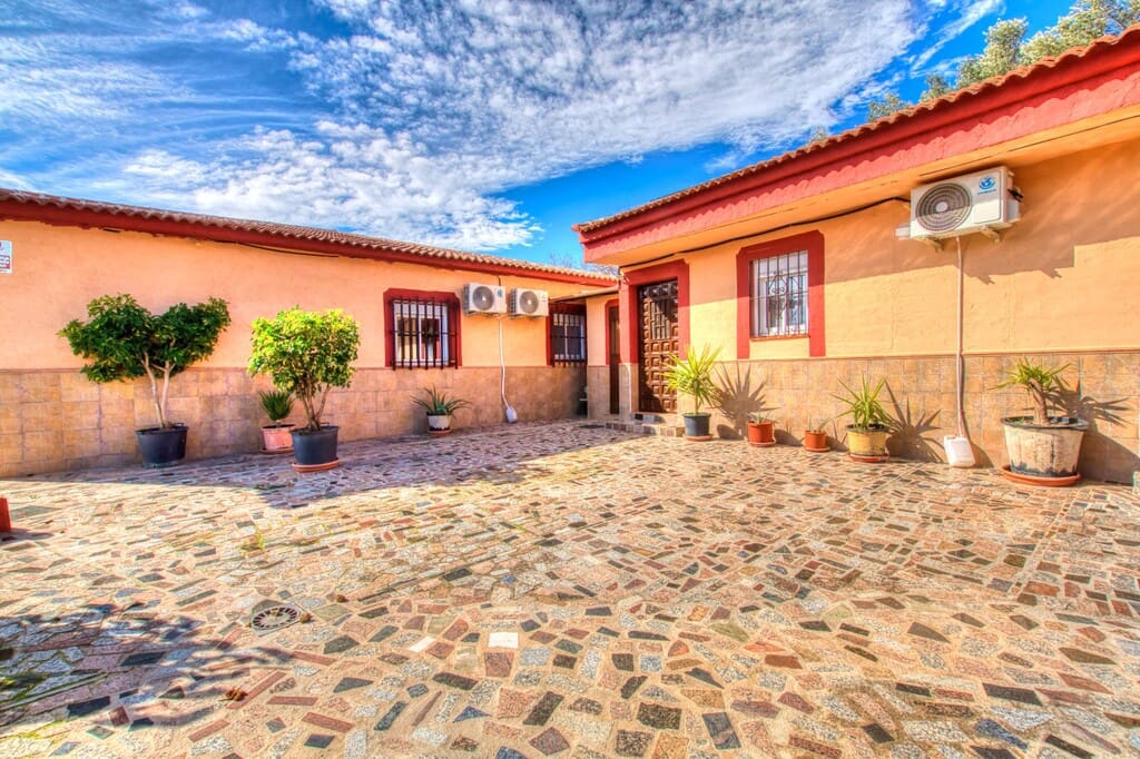 4 bedroom Finca/Country House for sale in Alcaucin with pool - € 375,000 (Ref: 9770337)