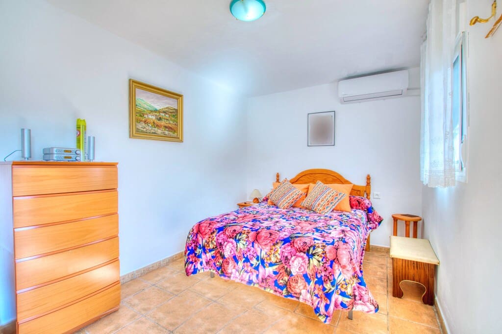 4 bedroom Finca/Country House for sale in Alcaucin with pool - € 375,000 (Ref: 9770337)