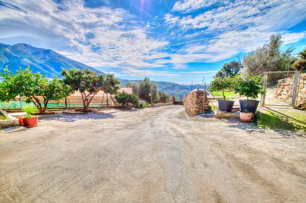 4 bedroom Finca/Country House for sale in Alcaucin with pool - € 375,000 (Ref: 9770337)