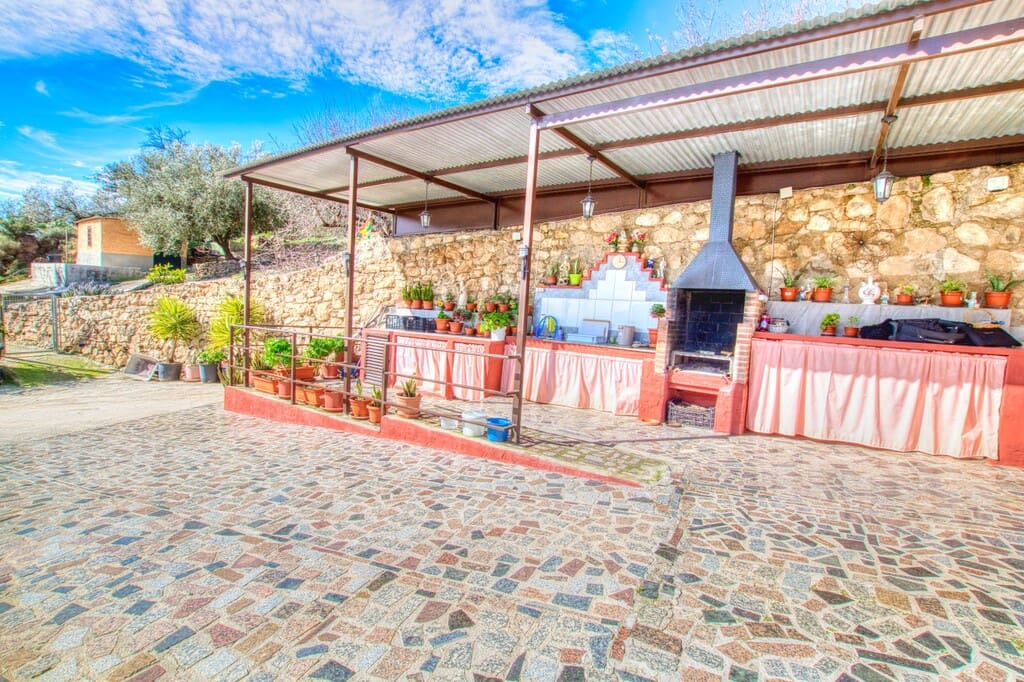 4 bedroom Finca/Country House for sale in Alcaucin with pool - € 375,000 (Ref: 9770337)