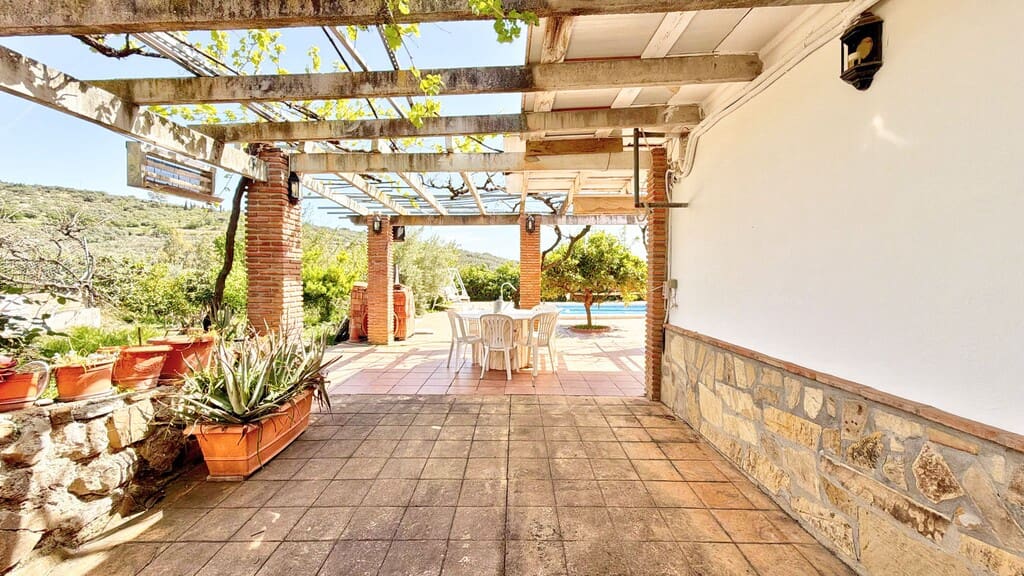 6 sovrum Finca/Hus på landet till salu i Periana med pool garage - 595 000 € (Ref: 9817774)