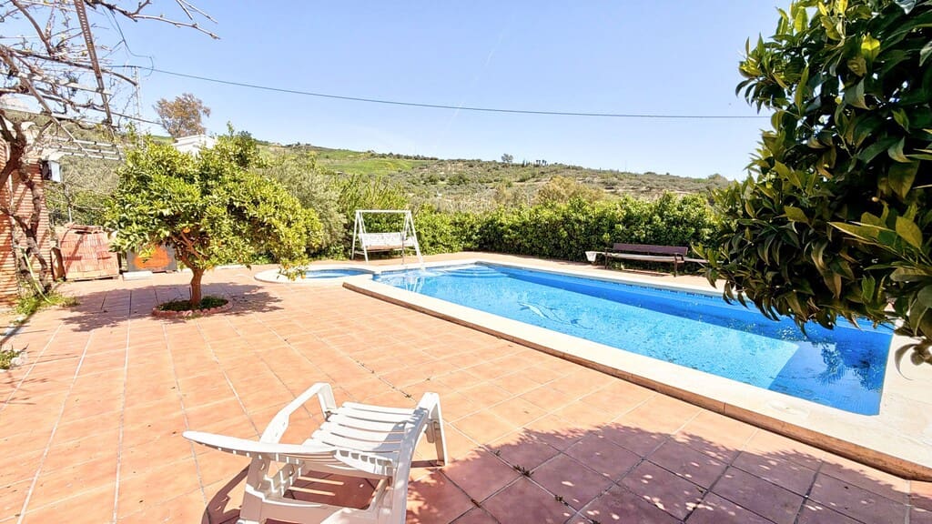 6 sovrum Finca/Hus på landet till salu i Periana med pool garage - 595 000 € (Ref: 9817774)