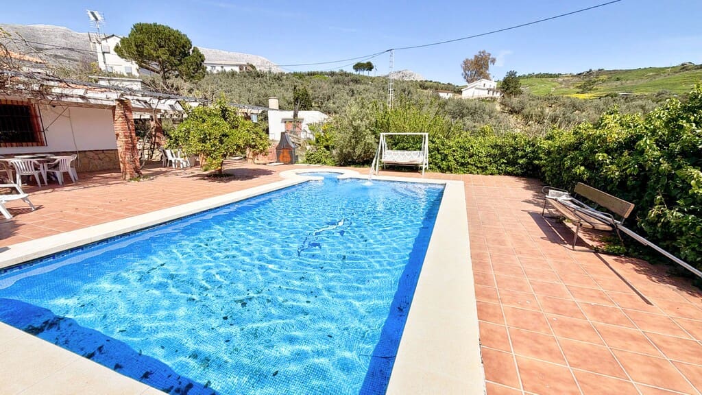 6 sovrum Finca/Hus på landet till salu i Periana med pool garage - 595 000 € (Ref: 9817774)