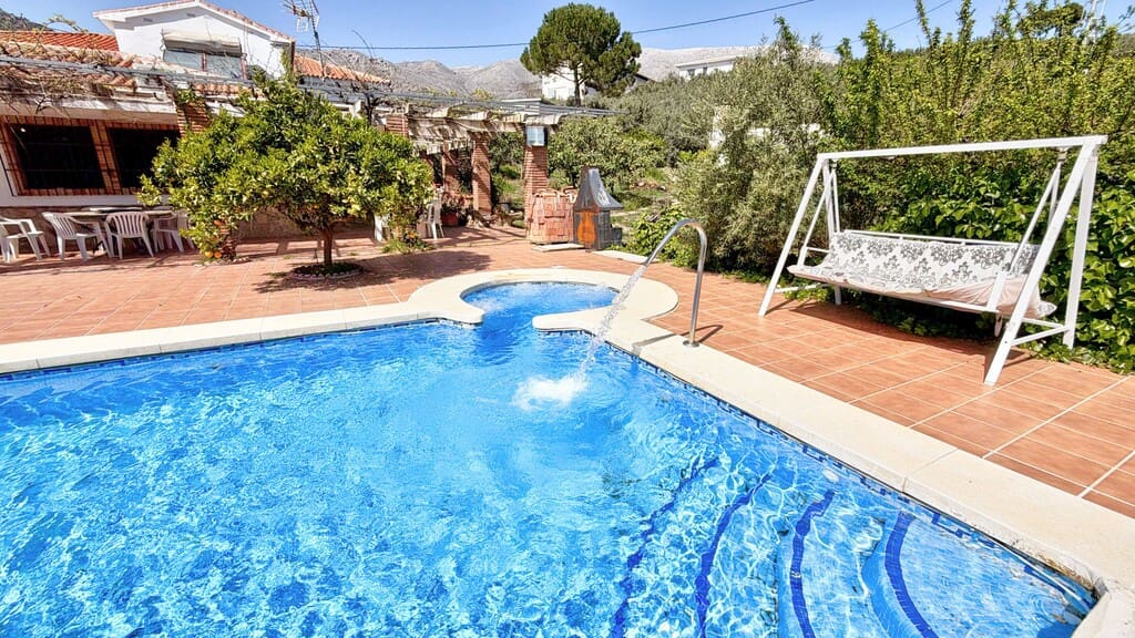 6 sovrum Finca/Hus på landet till salu i Periana med pool garage - 595 000 € (Ref: 9817774)