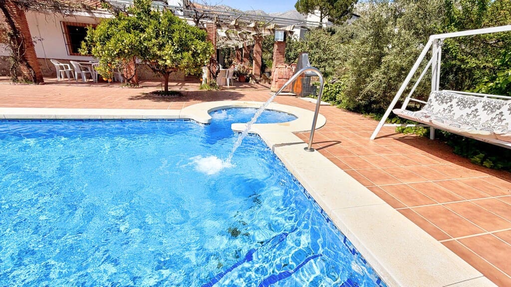 6 sovrum Finca/Hus på landet till salu i Periana med pool garage - 595 000 € (Ref: 9817774)