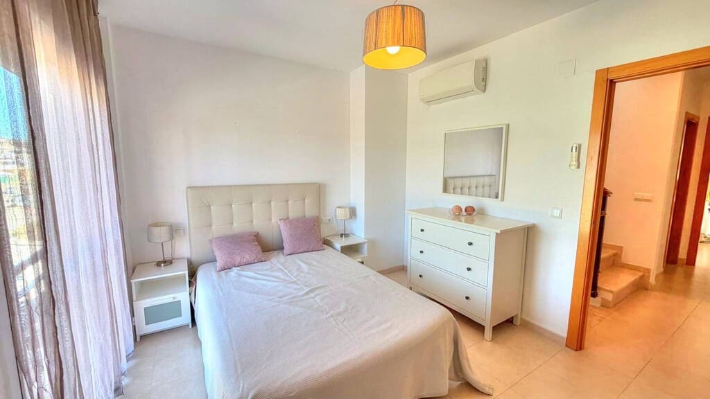 3 quarto Casa em Banda para arrendar em Valle Niza com piscina garagem - 1 200 € (Ref: 9830845)