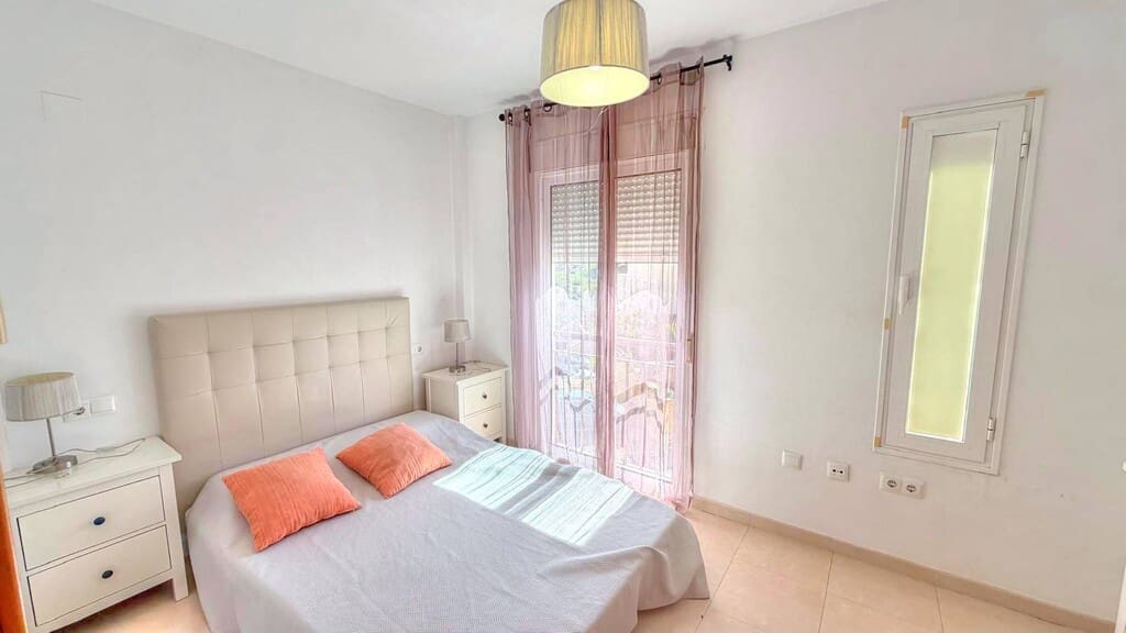 3 quarto Casa em Banda para arrendar em Valle Niza com piscina garagem - 1 200 € (Ref: 9830845)