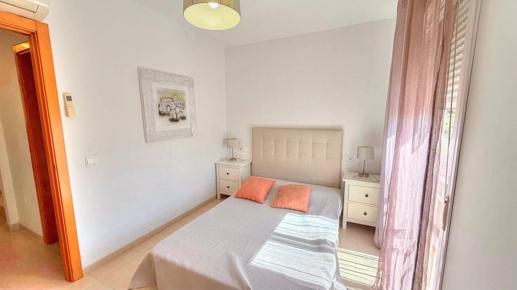 3 quarto Casa em Banda para arrendar em Valle Niza com piscina garagem - 1 200 € (Ref: 9830845)
