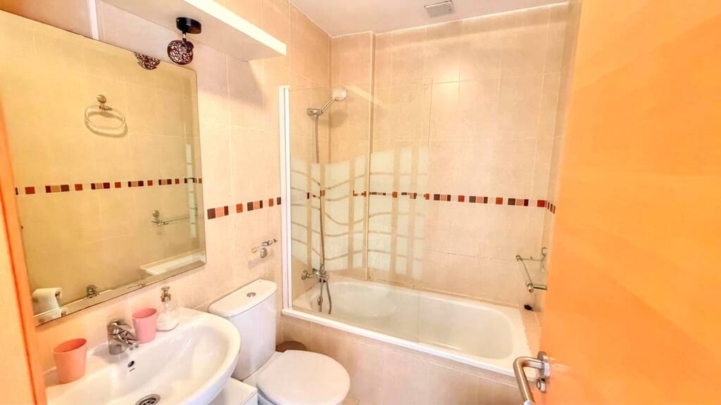3 quarto Casa em Banda para arrendar em Valle Niza com piscina garagem - 1 200 € (Ref: 9830845)