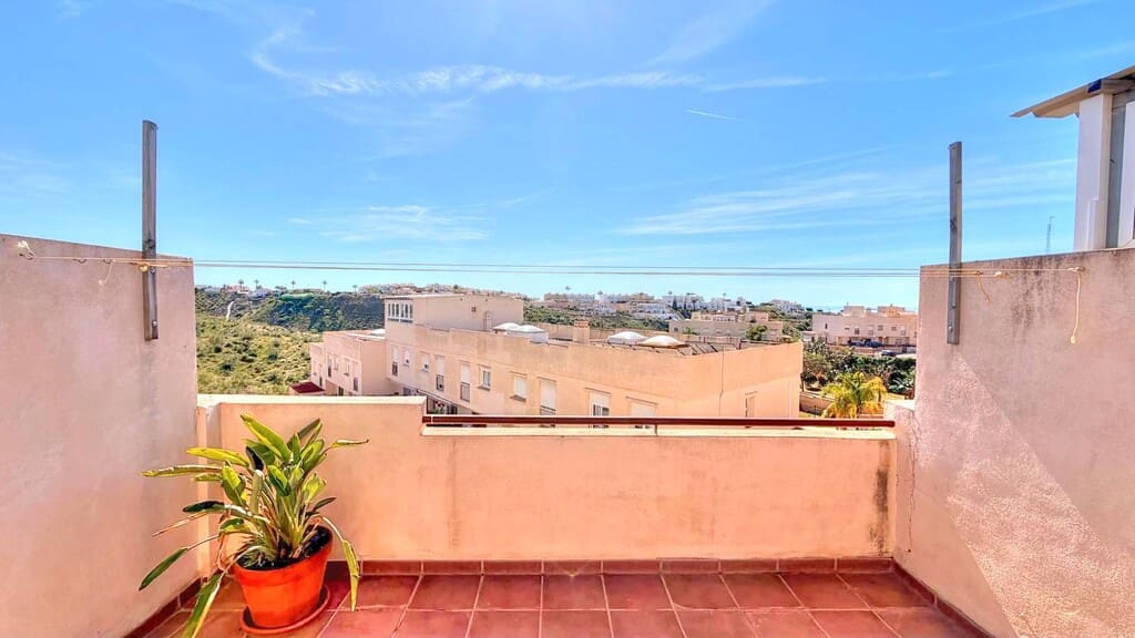 3 quarto Casa em Banda para arrendar em Valle Niza com piscina garagem - 1 200 € (Ref: 9830845)