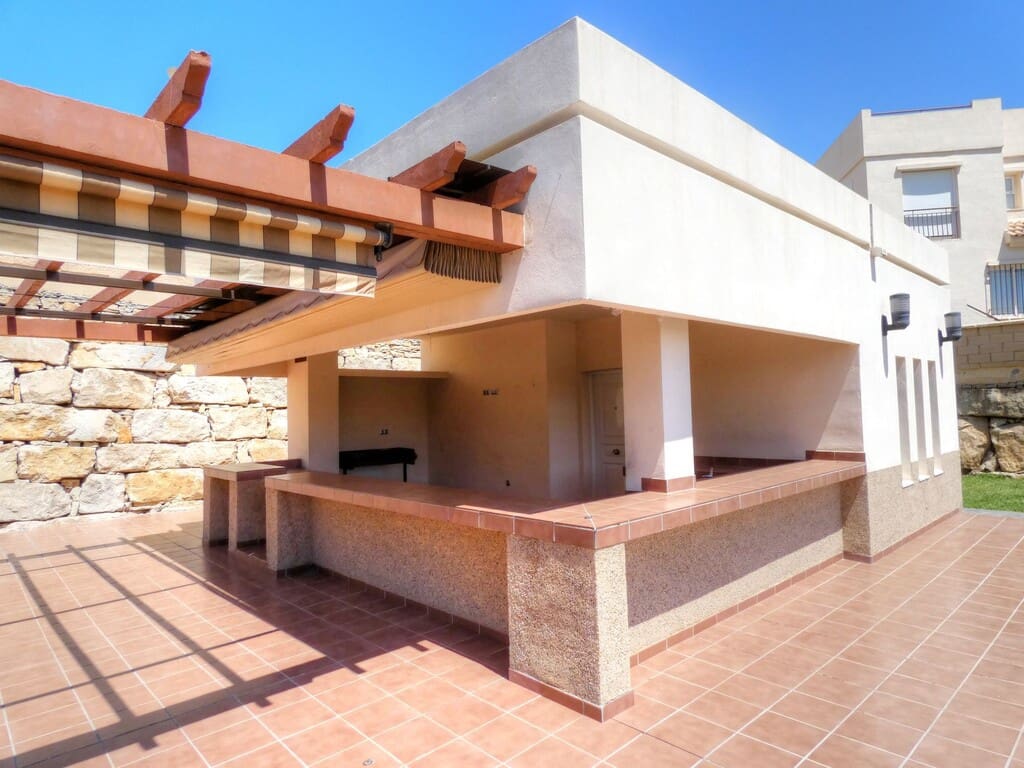 3 quarto Casa em Banda para arrendar em Valle Niza com piscina garagem - 1 200 € (Ref: 9830845)