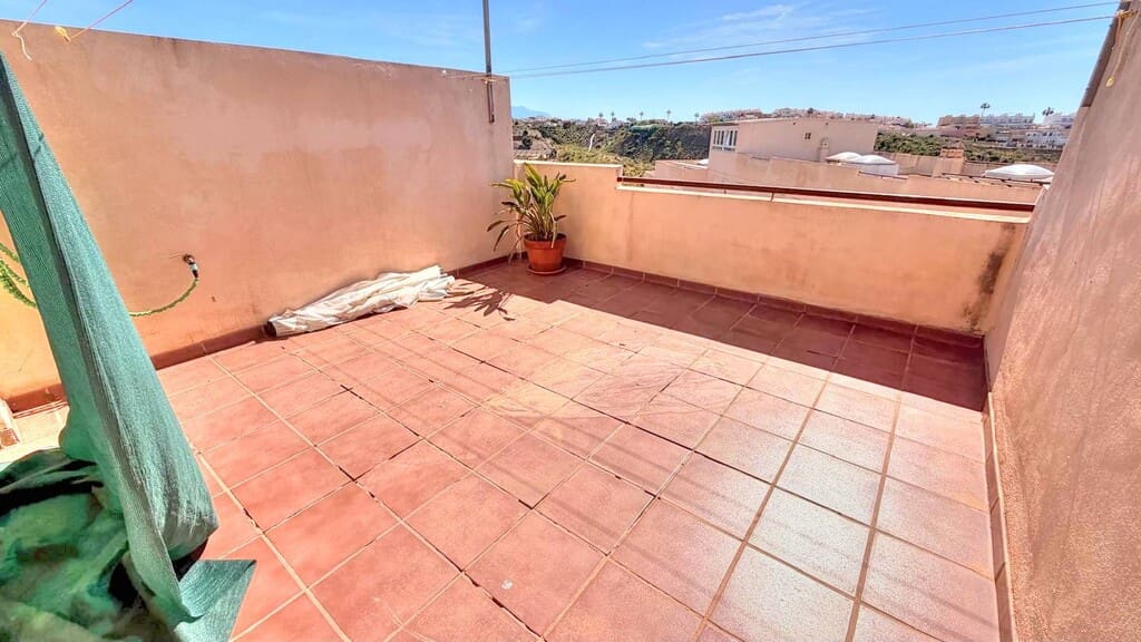 3 quarto Casa em Banda para arrendar em Valle Niza com piscina garagem - 1 200 € (Ref: 9830845)