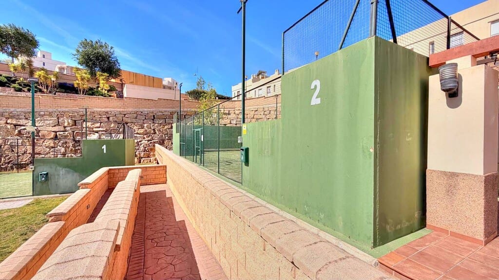 3 quarto Casa em Banda para arrendar em Valle Niza com piscina garagem - 1 200 € (Ref: 9830845)
