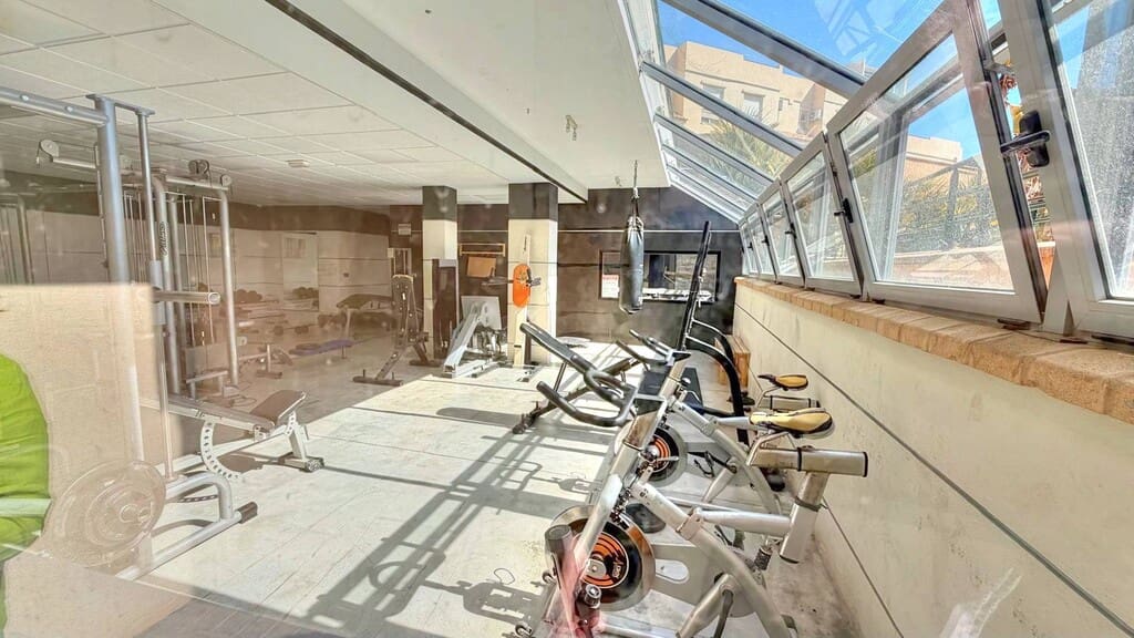 3 quarto Casa em Banda para arrendar em Valle Niza com piscina garagem - 1 200 € (Ref: 9830845)