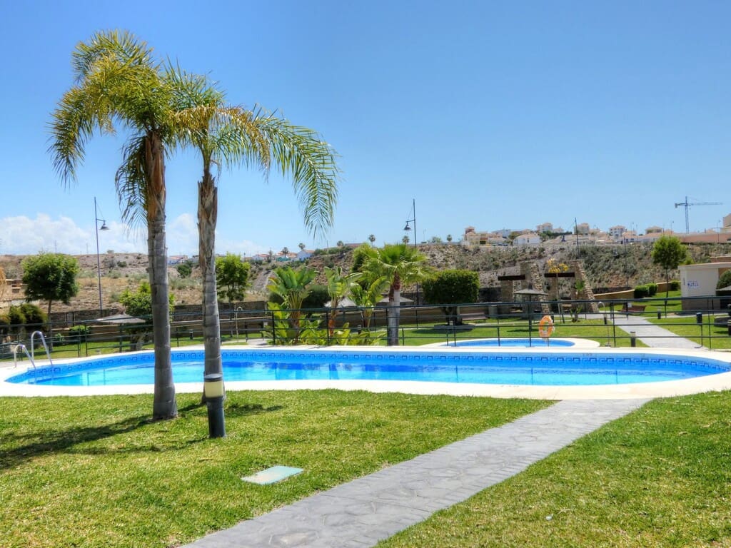 3 quarto Casa em Banda para arrendar em Valle Niza com piscina garagem - 1 200 € (Ref: 9830845)
