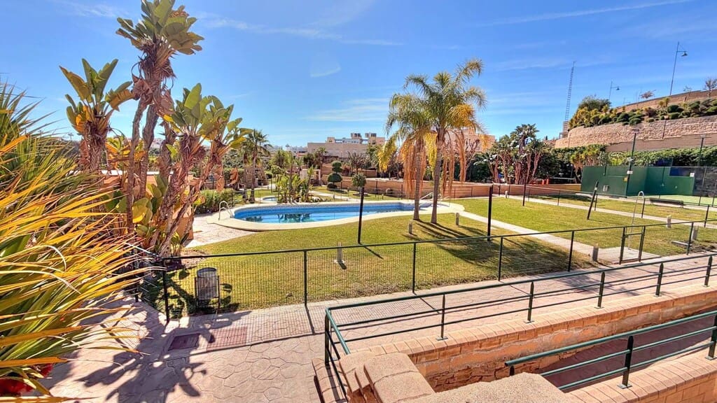 3 quarto Casa em Banda para arrendar em Valle Niza com piscina garagem - 1 200 € (Ref: 9830845)